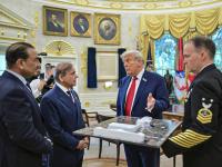 पाकिस्तानच्या मध्यस्थीचे 'डर्टी सीक्रेट'! १००० खोल्यांचा सौदा केला, आसिम मुनीर यांनी ट्रम्प यांना दिली ८,३०० कोटींची ऑफर - Marathi News | Asim Munir Donald Trump Deal: Pakistan's 'dirty secret' of mediation! Deal for 1000 rooms made, Asim Munir offered Trump Rs 8,300 crore for Iran War ceasefire | Latest international News at Lokmat.com पाकिस्तानच्या मध्यस्थीचे 'डर्टी सीक्रेट'! १००० खोल्यांचा सौदा केला, आसिम मुनीर यांनी ट्रम्प यांना दिली ८,३०० कोटींची ऑफर - Marathi News | Asim Munir Donald Trump Deal: Pakistan's 'dirty secret' of mediation! Deal for 1000 rooms made, Asim Munir offered Trump Rs 8,300 crore for Iran War ceasefire | Latest international News at Lokmat.com