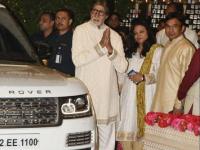 बाप्पांच्या दर्शनासाठी बॉलिवूडचे सितारे मुकेश अंबानींच्या घरी - Marathi News | Bollywood stars in Mukesh Ambani's house | Latest filmy Photos at Lokmat.com