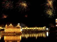 गोल्डन टेंम्पलमधील 'गुरु ग्रंथ साहिब' स्थापनेचा 413 वा वर्धापनदिन! पाहा फोटो - Marathi News | 413th anniversary of the establishment of 'Guru Granth Sahib' in Golden Temple! See photo | Latest national Photos at Lokmat.com