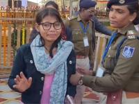 "मी गरीब आहे, मला डॉक्टर व्हायचंय..."; मुख्यमंत्र्यांना भेटता न आल्याने विद्यार्थिनीला कोसळलं रडू - Marathi News | sidhi tribal girl student breaks down after failing to meet | Latest national News at Lokmat.com "मी गरीब आहे, मला डॉक्टर व्हायचंय..."; मुख्यमंत्र्यांना भेटता न आल्याने विद्यार्थिनीला कोसळलं रडू - Marathi News | sidhi tribal girl student breaks down after failing to meet | Latest national News at Lokmat.com