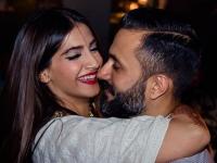 PICS: सोनम कपूर व आनंद आहुजाची गजब प्रेमकहाणी; मित्राचे प्रपोजल घेऊन गेला अन् स्वत:च प्रेमात पडला - Marathi News | birthday special sonam kapoor and anand ahuja love story | Latest filmy Photos at Lokmat.com