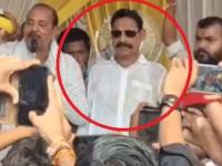 समर्थक जिंदाबादच्या घोषणा देत असताना स्टेज कोसळला; बाहुबली नेते अनंत सिंह पडले खाली - Marathi News | anant singh stage collapsed during speech video viral mokama news | Latest national News at Lokmat.com समर्थक जिंदाबादच्या घोषणा देत असताना स्टेज कोसळला; बाहुबली नेते अनंत सिंह पडले खाली - Marathi News | anant singh stage collapsed during speech video viral mokama news | Latest national News at Lokmat.com
