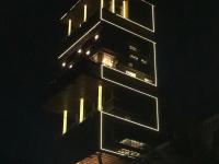 लेक लाडकी या घरची... ईशा अंबानीच्या लग्नासाठी अँटिलियाला नववधूचा साज! - Marathi News | Mukesh Ambanis house antilia decorated for Isha Ambani wedding | Latest mumbai Photos at Lokmat.com