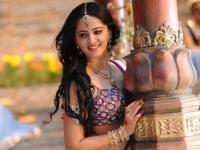 Anushka Shetty : कुठे गायब आहे 'बाहुबली'ची देवसेना?, बॅक टू बॅक सिनेमे ठरले फ्लॉप; टॉप अभिनेत्रींच्या यादीतही पडली मागे - Marathi News | Anushka Shetty : Where is Devasena missing from 'Baahubali'?, Back to back movies turned out to be flops; She also fell behind in the list of top actresses | Latest filmy Photos at Lokmat.com