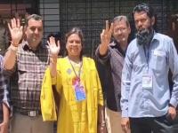 प्रभागात ९७ टक्के मुस्लिम मतदार, तरीही अपक्ष हिंदू महिलेने मारली बाजी, मिळवला दणदणीत विजय - Marathi News | Gujarat Local Body Election 2026: 97 percent Muslim voters in the ward, yet an independent Hindu woman won the election, securing a resounding victory | Latest national News at Lokmat.com