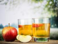 सफरचंदाच्या व्हिनेगरचे 'हे' फायदे वाचून व्हाल अवाक्... - Marathi News | In pics amazing health benefits and beauty tips of apple cider vinegar | Latest beauty Photos at Lokmat.com