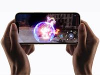 iPhone 13 चा नवीन लूक पाहिल्यावर स्वतःहून खिशातून पैसे काढून द्याल; ‘हे’ प्रोडक्ट्सही झाले Apple Event मध्ये लाँच - Marathi News | Apple event iphone 13 and 13 pro alpine green colour iphone se 2022 ipad air mac studio studio display launched | Latest tech Photos at Lokmat.com