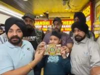 भाग्यवान! ११ वर्षांच्या मुलाचं अचानक 'असं' फळफळलं नशीब, रातोरात झाला करोडपती - Marathi News | aarav from punjab won the diwali bumper lottery know how he became millionaire | Latest national News at Lokmat.com