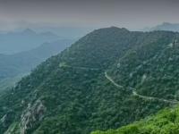 पर्यावरणप्रेमींच्या तीव्र विरोधासमोर केंद्र सरकार झुकलं, ‘अरवली’ला वाचवण्यासाठी घेतला मोठा निर्णय    - Marathi News | The central government bowed down to strong opposition from environmentalists, took a big decision to save the 'Aravalli' | Latest national News at Lokmat.com