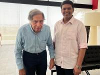 रतन टाटांनी मराठी युवकाला दिली साथ; नशीब पालटलं, आज उभारलं ५०० कोटींचं साम्राज्य - Marathi News | Ratan Tata supports Marathi youth Arjun Deshpande who Startup Generic medicine | Latest inspirational-moral-stories Photos at Lokmat.com