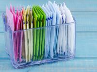 ड्रिंक्सची चव वाढवण्यासाठी फ्लेव्हर्स वापरता? तुमचं ड्रिंक विषारी करताहेत हे पदार्थ! - Marathi News | Things you should never put in your drink | Latest food Photos at Lokmat.com