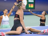 तुम्हाला माहितीये का? टेनिस कोर्टवरील या सुंदरीला 'द टायगर' नावानं ओळखलं जातं; कारण... - Marathi News | Aryna Sabalenka World Number 1 Women Tennis Player Also Known For Her Beauty Tattoo Has Earned Her Nickname The Tiger | Latest other-sports Photos at Lokmat.com