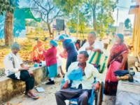 मोठी दुर्घटना टळली! डायलिसिस उपचार केंद्रात आग, काच फोडून आठ जणांना वाचविले; उमरखेड येथील रुग्णालयातील घटना - Marathi News | Major accident averted Fire in dialysis treatment center, eight people saved by breaking glass; Incident at hospital in Umarkhed | Latest yavatmal News at Lokmat.com