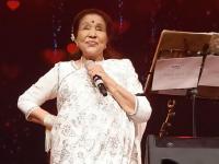 Asha Bhosale Songs: आशा भोसलेंची 'ही' गाणी प्रचंड गाजली! आजही ऐकली की चेहऱ्यावर हसू अन् डोळ्यांत पाणी येतं - Marathi News | Asha Bhosale poular bollywood Songs:ghazal marathi songs lavani all details inside | Latest filmy Photos at Lokmat.com Asha Bhosale Songs: आशा भोसलेंची 'ही' गाणी प्रचंड गाजली! आजही ऐकली की चेहऱ्यावर हसू अन् डोळ्यांत पाणी येतं - Marathi News | Asha Bhosale poular bollywood Songs:ghazal marathi songs lavani all details inside | Latest filmy Photos at Lokmat.com