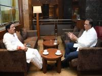 BMC निवडणुकीपूर्वी महायुतीत ट्विस्ट! भाजपा-राष्ट्रवादी नेत्यांची बैठक, शिंदेसेनेला डच्चू? - Marathi News | Twist in the Mahayuti before the BMC elections! BJP Ashish Shelar-NCP Sunil Tatkare leaders meet, no one from Eknath Shinde Sena | Latest mumbai News at Lokmat.com