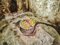 Shravan 2021: महाभारतातील एक योद्धा ५ हजार वर्षानंतर आजही ‘या’ शिवमंदिरात दर्शनाला येतो? पाहा, मान्यता - Marathi News | shravan 2021 wounded ashwathama even after 5 thousand years still worship shiva temple at asirgarh fort | Latest bhakti Photos at Lokmat.com