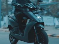 Ola, Simple One ला घाबरली! Ather 450 Plus इलेक्ट्रीक स्कूटरच्या किंमतीत मोठी कपात - Marathi News | Maharashtra EV Policy 2021: Ather 450 Plus price slashed by Rs 24,000 | Latest auto Photos at Lokmat.com