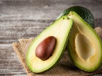 ... म्हणून अवोकाडोचा आहारात समावेश करणं ठरतं फायदेशीर! - Marathi News | Health benefits of avocado fruit or butter fruit | Latest food Photos at Lokmat.com