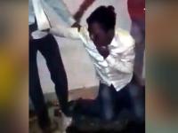 आधी बघण्याचा कार्यक्रम, साखरपूडाही केला; नंतर म्हणतो मुलीच्या डोळ्यात दोष, मुलीकडच्यांनी चोप चोप चोपला - Marathi News | Viral News : Akola groom beaten up by bride family for showing fault video goes viral | Latest jarahatke Photos at Lokmat.com