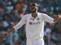 Ind vs Eng 3rd Test : अक्षर पटेलनं रचला इतिहास; ३२ वर्षांत एकाही भारतीय गोलंदाजाला जमलं नाही, ते करून दाखवलं - Marathi News | Axar Patel becomes the first Indian bowler in over 32 years to pick 2 consecutive 5-wicket hauls in the first 2 matches of Test career | Latest cricket Photos at Lokmat.com