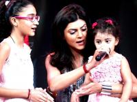 Mothers Day 2019 : बॉलिवूडच्या या पाच ‘सिंगल मदर्स’चा वाटावा अभिमान! - Marathi News | Mothers Day 2019: bollywood single mother inspiration | Latest filmy Photos at Lokmat.com