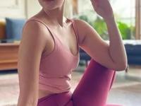 जिम नाकारुन योग करणाऱ्या सुपरफीट बॉलिवूड अभिनेत्री, देखण्या आणि हॉट,! त्या म्हणतात, योगा से ही होगा... - Marathi News | International Yoga Day 2022 : Super fit Bollywood Actress, Beautiful and Hot! She says, yoga will do ... | Latest sakhi Photos at Lokmat.com