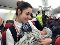 आंतरराष्ट्रीय विमान उड्डाणात झाला बाळाचा जन्म; जाणून घ्या कुठल्या देशाचं मिळणार नागरिकत्व? - Marathi News | Baby was born on an international flight; Know About which country will get citizenship to child? | Latest social-viral Photos at Lokmat.com