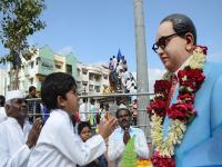 हळूच या गं लाटा...जागेल भीम माझा; औरंगाबादमध्ये बाबासाहेबांना अभिवादन करण्यासाठी भडकल गेट येथे लोटला भिमसागर - Marathi News | Slowly this gas wave ... Jhelel Bhima is my; Lotus Bhimsagar at Bhadkal Gate to greet Babasaheb in Aurangabad | Latest chhatrapati-sambhajinagar Photos at Lokmat.com