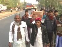 बाबरी मशिदीच्या पायाभरणीवरून बंगालमध्ये वाद, विटा घेऊन निघाले हुमायूं कबीर यांचे समर्थक - Marathi News | Controversy in West Bengal over the foundation of Babri Masjid, supporters of Humayun Kabir march with bricks | Latest national News at Lokmat.com बाबरी मशिदीच्या पायाभरणीवरून बंगालमध्ये वाद, विटा घेऊन निघाले हुमायूं कबीर यांचे समर्थक - Marathi News | Controversy in West Bengal over the foundation of Babri Masjid, supporters of Humayun Kabir march with bricks | Latest national News at Lokmat.com