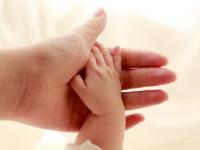 आईची माया! स्वतःचा रिपोर्ट निगेटिव्ह; तरी लहानग्या कोरोनाबाधित मुलासोबत राहून देतेय वात्सल्याची छाया - Marathi News | coronavirus mother staying living with son in isolation ward after negative report comes vrd | Latest national Photos at Lokmat.com