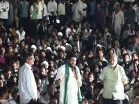 शेतकऱ्यांचा मोठा आक्रोश! "सुरुवात फडणवीसांनी केली, शेवट आम्ही करणार, आम्हाला जेलमध्ये टाका" - Marathi News | Mahadev Jankar, Raju Shetty, Bachchu Kadu from the farmers march target CM Devendra Fadnavis | Latest maharashtra News at Lokmat.com शेतकऱ्यांचा मोठा आक्रोश! "सुरुवात फडणवीसांनी केली, शेवट आम्ही करणार, आम्हाला जेलमध्ये टाका" - Marathi News | Mahadev Jankar, Raju Shetty, Bachchu Kadu from the farmers march target CM Devendra Fadnavis | Latest maharashtra News at Lokmat.com