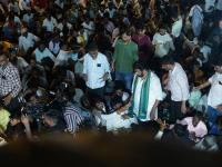 एकीकडे दिलासा, मात्र दुसरीकडे बच्चू कडू, राजू शेट्टी यांच्यासह हजारो शेतकरी आंदोलकांविरोधात गुन्हा दाखल - Marathi News | Case registered against thousands of farmer protesters including Bachchu Kadu, Raju Shetty | Latest nagpur News at Lokmat.com एकीकडे दिलासा, मात्र दुसरीकडे बच्चू कडू, राजू शेट्टी यांच्यासह हजारो शेतकरी आंदोलकांविरोधात गुन्हा दाखल - Marathi News | Case registered against thousands of farmer protesters including Bachchu Kadu, Raju Shetty | Latest nagpur News at Lokmat.com