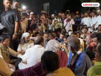 Bacchu Kadu Morcha: मंत्री बच्चू कडूंच्या भेटीला, भरपावसात रस्त्यावरच चर्चा; आंदोलनाबद्दल काय ठरलं? - Marathi News | Bacchu Kadu Morcha: Meeting with Minister Bacchu Kadu, discussion on the street in heavy rain; What was decided about the agitation? | Latest nagpur News at Lokmat.com Bacchu Kadu Morcha: मंत्री बच्चू कडूंच्या भेटीला, भरपावसात रस्त्यावरच चर्चा; आंदोलनाबद्दल काय ठरलं? - Marathi News | Bacchu Kadu Morcha: Meeting with Minister Bacchu Kadu, discussion on the street in heavy rain; What was decided about the agitation? | Latest nagpur News at Lokmat.com