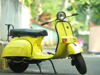 Bajaj Chetak Story: बजाज चेतकची क्रेझ एवढी की, 10 वर्षांचे होते वेटिंग, पूर्वी लग्नेही टळायची; दोन कंपन्यांनी संपविले - Marathi News | Bajaj Chetak Inspirational Story: Bajaj Chetak's craze is such that waiting for 10 years, even avoiding marriages dates; Finished by two companies | Latest auto Photos at Lokmat.com