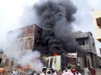 आखाडा बाळापुरात भंगार दुकान आगीत खाक - Marathi News | scrap shop burns in short circuit in Akhada Babapur | Latest hingoli Photos at Lokmat.com