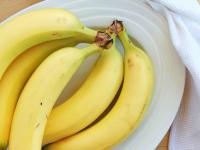 दररोज खा दोन केळी; उच्च रक्तदाब अन् तणाव होईल दूर - Marathi News | Eat 2 bananas daily blood pressure and stress in control | Latest food Photos at Lokmat.com