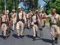 पहलगाम दहशतवादी हल्ल्याच्या समर्थकाला 'बांगलादेशी' सोडून घेऊन गेले, आसाम पोलिसांवर हल्ला; १० जणांना अटक - Marathi News | Pahalgam terror attack supporter taken away to 'Bangladeshi', attack on Assam police; 10 arrested | Latest national News at Lokmat.com