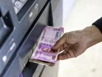 का गायब होतायत ATM मधून २ हजारांच्या नोटा? रिझर्व्ह बँकेनं सांगितलं कारण - Marathi News | Why are 2000 notes disappearing from ATM RBI said the reason currency demonetisation india | Latest business Photos at Lokmat.com