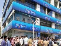 येस बँकेपाठोपाठ आणखी एक बँक संकटात; 90 वर्षे जुनी बँक डबघाईला - Marathi News | after yes bank lakshmi vilas bank facing financial problems kkg | Latest business Photos at Lokmat.com