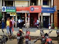 कर्जावर पाच पटींपेक्षाही अधिक वाढलंय व्याज, जमा रकमेवर कमी व्याज देतायत सरकारी बँका - Marathi News | Interest on loans has increased more than five times government banks are paying less interest on deposits | Latest business Photos at Lokmat.com