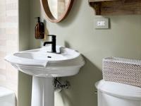 बाथरुममध्ये चुकूनही ठेवू नका या ५ गोष्टी, साफ करताना येतात नाकीनऊ- वाढतात आरोग्याच्या तक्रारी - Marathi News | Do not keep these 5 things in the bathroom by mistake cleaning issue problem health complaints are increasing | Latest sakhi Photos at Lokmat.com