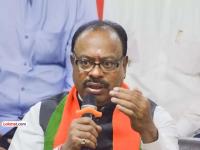 भोंदू अशोक खरातला मदत करणाऱ्या महसूल अधिकाऱ्यांना घरी जावे लागेल: चंद्रशेखर बावनकुळे - Marathi News | Revenue officers who helped the fraudster Ashok Kharat will have to go home: Chandrashekhar Bawankule | Latest maharashtra News at Lokmat.com