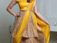 जुन्या साडीचा पार्टीवेअर ड्रेस, पाहा ७ लेटेस्ट पॅटर्न-इतके सुंदर की तुमच्यावर खिळतील सगळ्या नजरा.. - Marathi News | designer party wear gown or one piece from old saree, 7 beautiful trendy dress patterns from old saree | Latest sakhi Photos at Lokmat.com