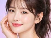 रेशमी केस आणि 'ग्लास स्किन'साठी १० कोरियन ब्यूटी हॅक्स; सुंदर दिसण्यासाठी यापेक्षा सोपे उपाय शोधूनही सापडणार नाहीत - Marathi News | Korean beauty hacks for glowing skin How to get glass skin at home naturally Korean hair care routine for silky hair Rice water for skin whitening and hair growth Korean 10 step skin care routine simplified | Latest sakhi Photos at Lokmat.com