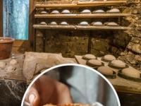 वडापाव, समोसा... आता वर्तमानपत्रात गुंडाळल्यास दुकान बंद? 'या' चुकीमुळे ७५ वर्षांची बेकरी झाली सील! - Marathi News | FSSAI Seals shillong Bakery for Using Newspapers to Wrap Food Health Risks & Regulations | Latest business Photos at Lokmat.com