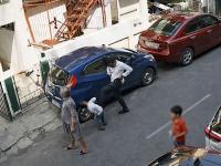 Viral Video: पाच वर्षाच्या चिमुकल्याला फुटबॉलप्रमाणे उडवलं, शेजाऱ्याचं अमानुष कृत्य, घटना कॅमेऱ्यात कैद! - Marathi News | A five-year-old child was thrown around like a football, a neighbor's inhuman act, the incident was caught on camera! | Latest social-viral News at Lokmat.com