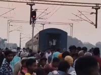 रेल्वे अचानक दोन भागात विभागली, बंगळुरू स्पेशल एक्सप्रेसचा मोठा अपघात टळला; आराजवळ कपलिंग तुटले - Marathi News | The train suddenly split into two, a major accident of the Bangalore Special Express was averted; the coupling broke near Aaram | Latest national News at Lokmat.com