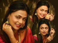 मराठमोळी अभिनेत्री प्रार्थना बेहरे लाल रंगाच्या साडीत दिसते लय भारी!, पहा तिच्या या सोज्वळ अदा - Marathi News | Actress Prathana Behere shared photos in red sarees, see photos | Latest filmy Photos at Lokmat.com