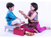 Bhaubeej Gifts Idea: दिवाळी आणि भाऊबीजेसाठी गिफ्ट द्यायचंय?, वाचा या भन्नाट आयडिया - Marathi News | 5 gifting ideas for brother to surprise their sisters on bhaidooj | Latest lifeline Photos at Lokmat.com