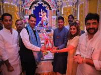 पुण्यातील गणेशोत्सवात कलाकार, राजकीय नेते, क्रीडापटू यांनी घेतले श्रीमंत भाऊसाहेब रंगारी गणपतीचे दर्शन - Marathi News | During Ganeshotsav artists political leaders athletes took darshan of Shrimant Bhausaheb Rangari Ganapati in pune | Latest pune Photos at Lokmat.com